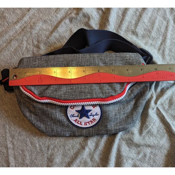 NWT Converse All Star Chuck Taylor Grey/ Multi Crossbody, Fanny Pack, Waist Bag - Picture 7 of 13